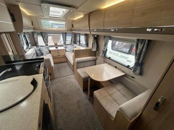 2017 Elddis Avante 586 Chatsworth - Image 6