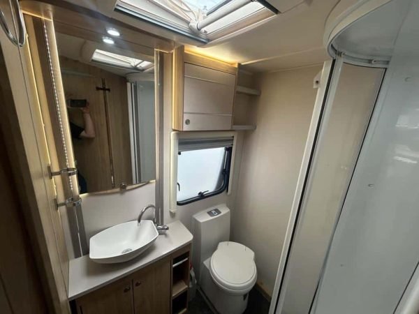 2017 Elddis Avante 586 Chatsworth - Image 8