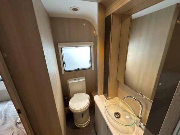 2019 Adria Adora 612DL Seine - Image 5