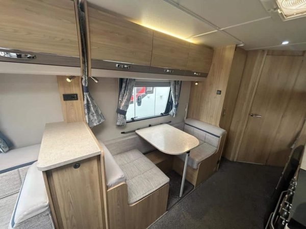 2017 Elddis Avante 586 Chatsworth - Image 7
