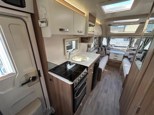 2018 Swift Charisma 565 - Image 5