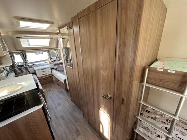 2018 Swift Charisma 565 - Image 14