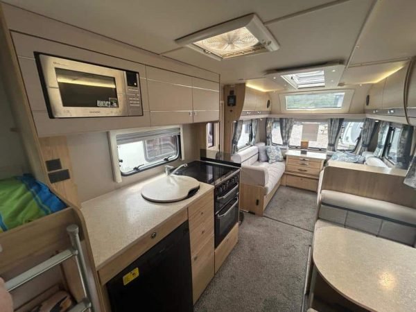 2017 Elddis Avante 586 Chatsworth - Image 2