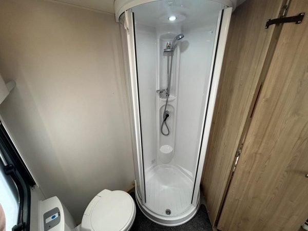 2017 Elddis Avante 586 Chatsworth - Image 14