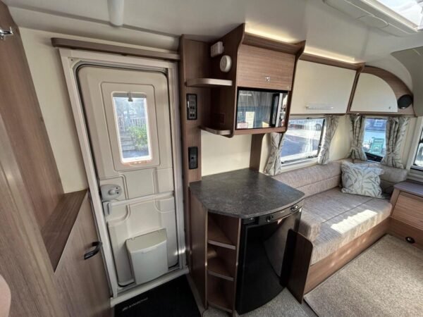 2019 Bailey Phoenix 420 SE - Image 11