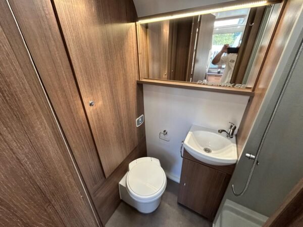 2019 Bailey Phoenix 420 SE - Image 9