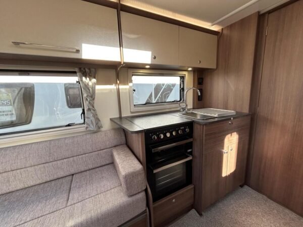 2019 Bailey Phoenix 420 SE - Image 5