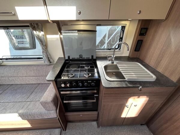 2019 Bailey Phoenix 420 SE - Image 13