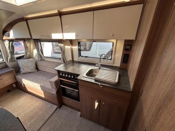2019 Bailey Phoenix 420 SE - Image 8