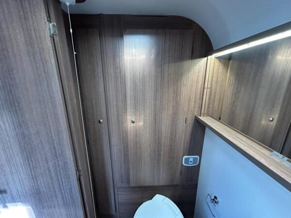 2019 Bailey Phoenix 420 SE - Image 14